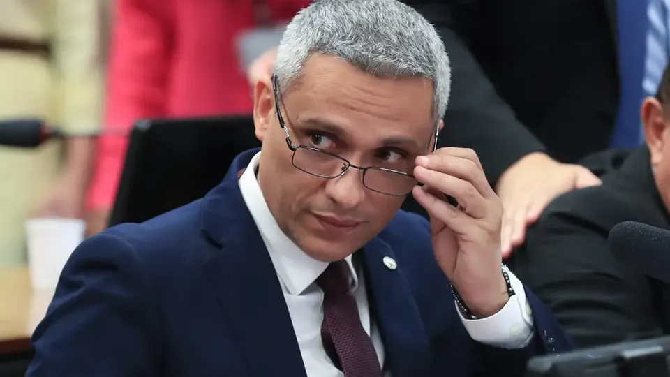 O ministro do STF justificou a negativa pela conexão de Gayer com investigações envolvendo o ex-presidente.