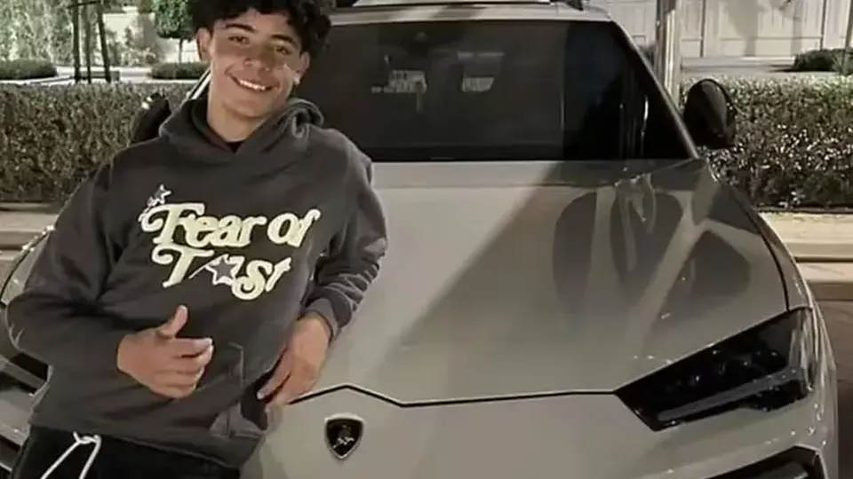 Filho do famoso jogador português compartilha presente luxuoso nas redes sociais