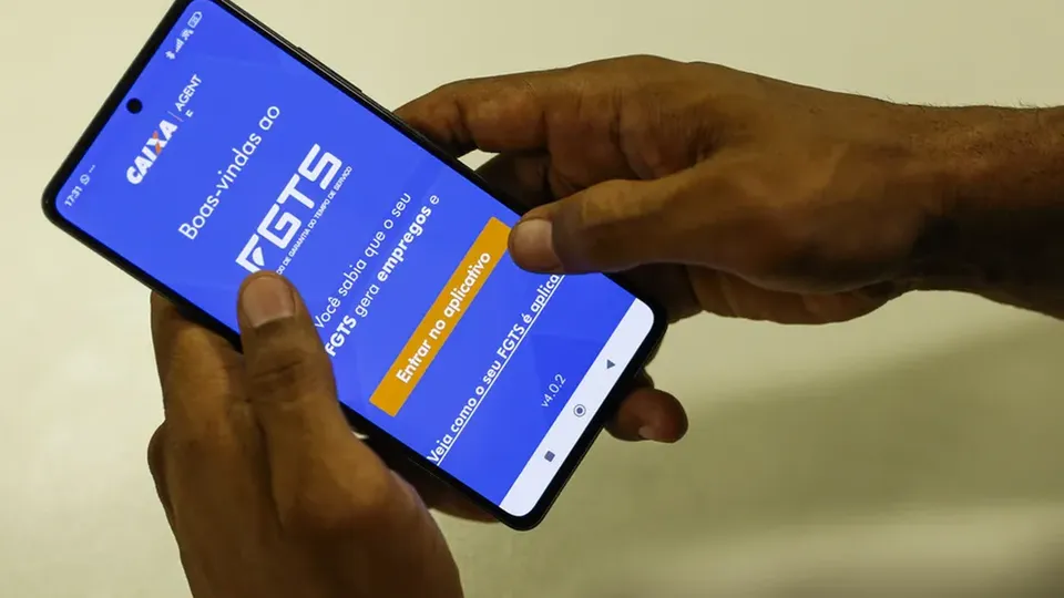 Mudanças limitam a antecipação de valores do FGTS, afetando milhões de trabalhadores que utilizam a modalidade.