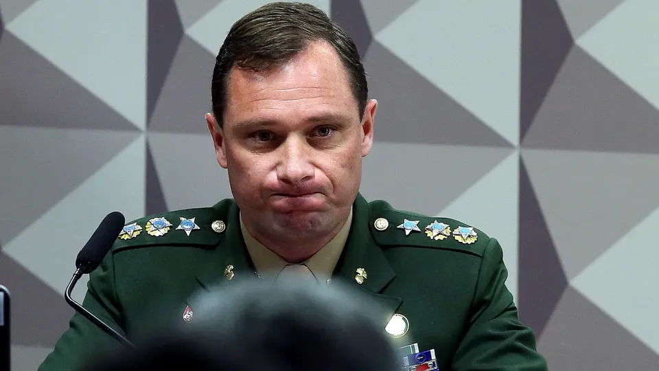 Ex-ajudante de ordens de Bolsonaro, Mauro Cid foi condenado a 2 anos por tentativa de golpe e terá restrições.