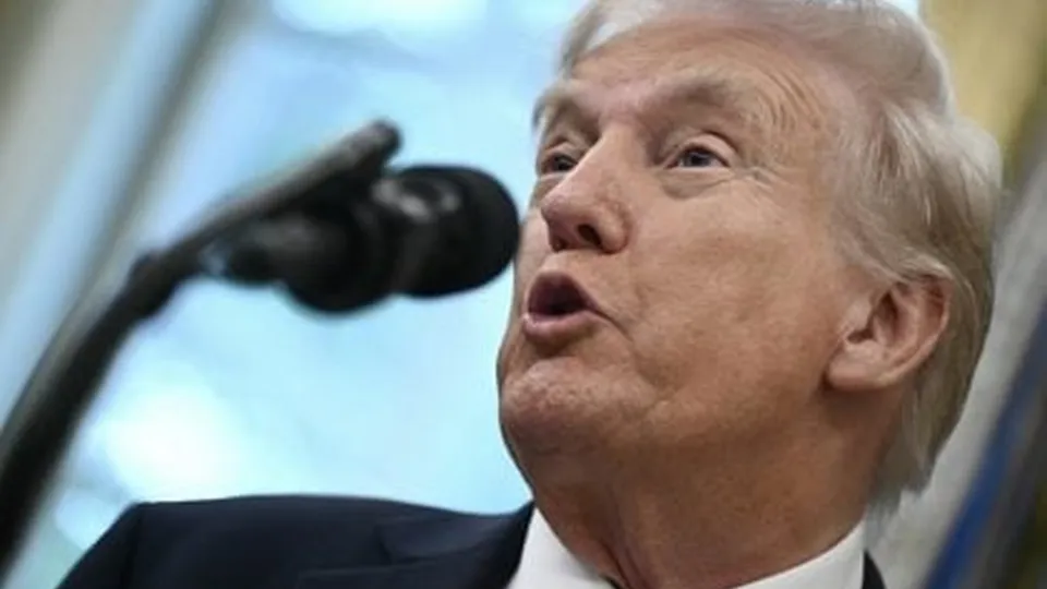 O governo Trump limitará a 7.500 o número de refugiados aceitos, com foco em africanos brancos e outros grupos perseguidos.