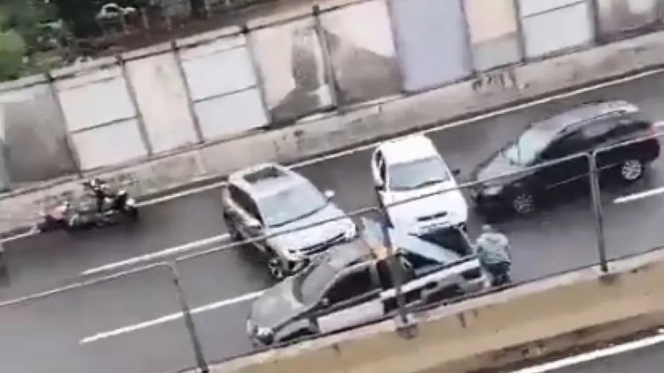 Tiroteio ocorreu na tarde desta sexta-feira (31) e causou interdições na via expressa. Policiamento foi reforçado na região.