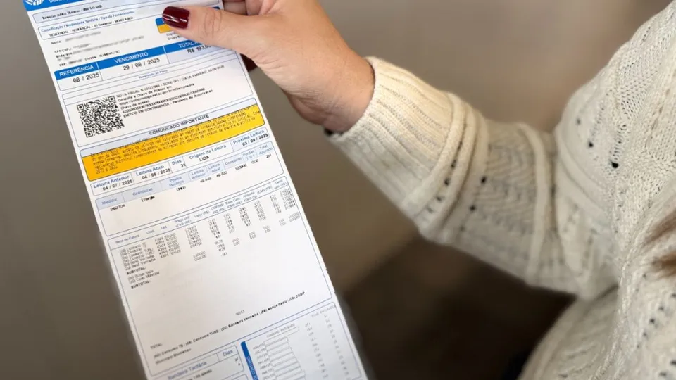 Com a bandeira vermelha, consumidores pagarão R$ 4,46 a mais a cada 100 kWh consumidos devido à falta de chuvas