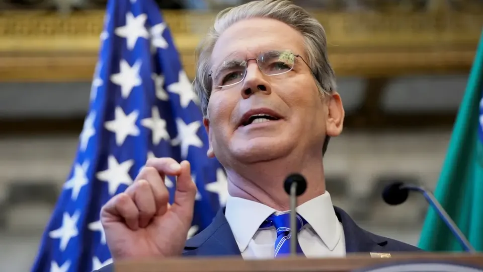 Secretário do Tesouro dos EUA, Scott Bessent, afirma que o mercado imobiliário pode já estar em recessão devido às taxas elevadas.