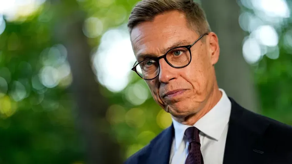 Alexander Stubb, presidente da Finlândia, destaca mudanças na segurança global em discurso de Helsinque.