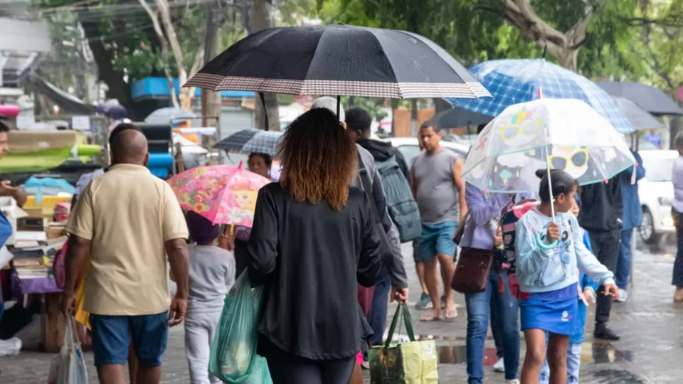 Municípios de São Paulo enfrentam danos significativos após fortes chuvas no fim de semana; veja as previsões.
