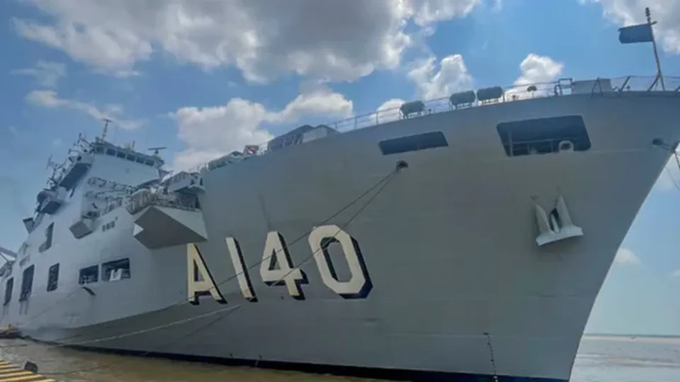 O presidente Lula (PT) está em Belém para a COP30 e se hospeda em um barco-hotel com capacidade para sua equipe.