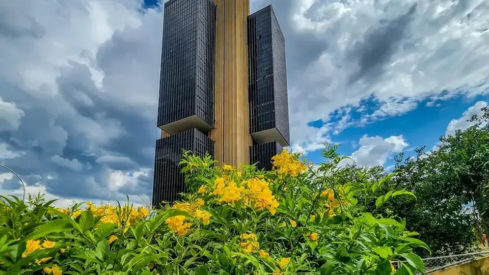 Normas visam encerrar contas irregulares e reforçar a segurança do sistema financeiro a partir de dezembro de 2025.