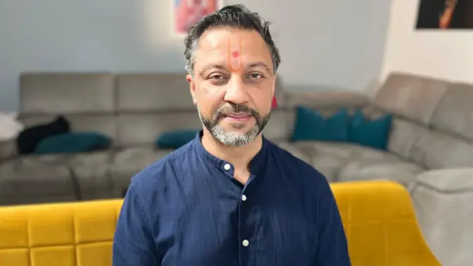 Viswash Kumar Ramesh, único sobrevivente, descreve sua experiência como um 'milagre' e os traumas que enfrenta desde o desastre.