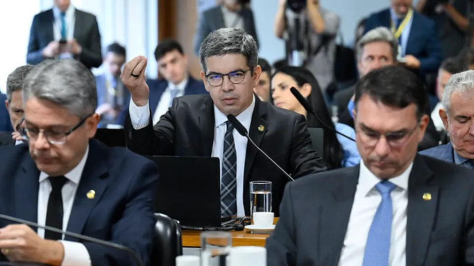 Comissão Parlamentar de Inquérito foi instalada para investigar facções criminosas e suas conexões com o poder público.