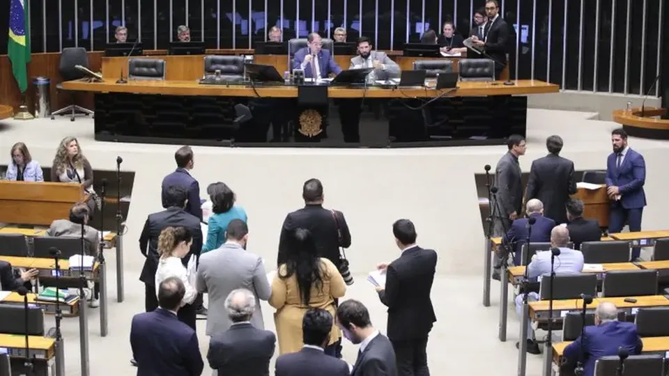 Comissão de Constituição e Justiça da Câmara deve votar texto na quarta-feira após adiamento