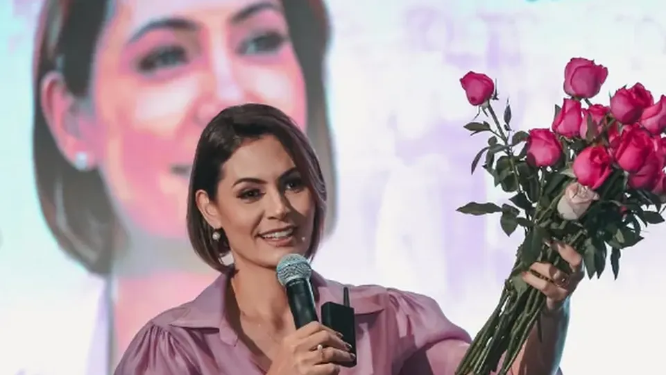 Ex-primeira-dama destaca papel da mulher na política e critica oposição durante evento em Londrina