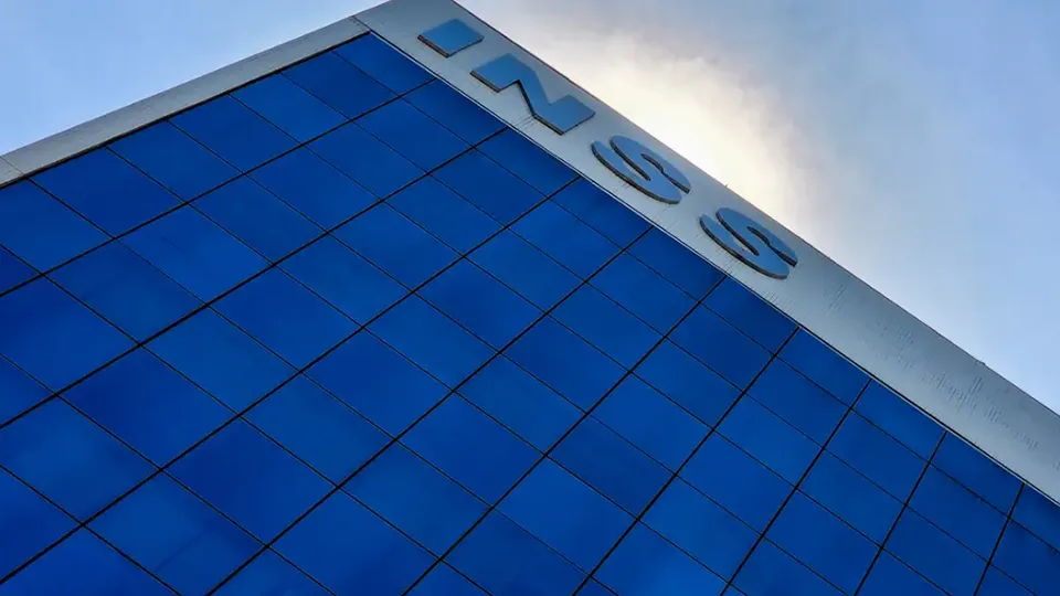 Prazo para pedidos de devolução de descontos indevidos do INSS é estendido até 14 de fevereiro de 2026.