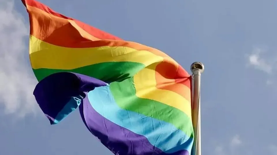 A Apple confirmou a remoção dos apps Blued e Finka, que atendem à comunidade LGBTQIA+, da loja chinesa, em meio a crescente censura.