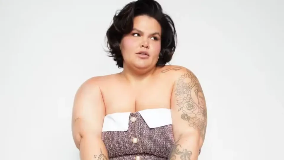 Influenciadora e dançarina, Thais Carla compartilha momento emocionante em parque aquático após cirurgia bariátrica.