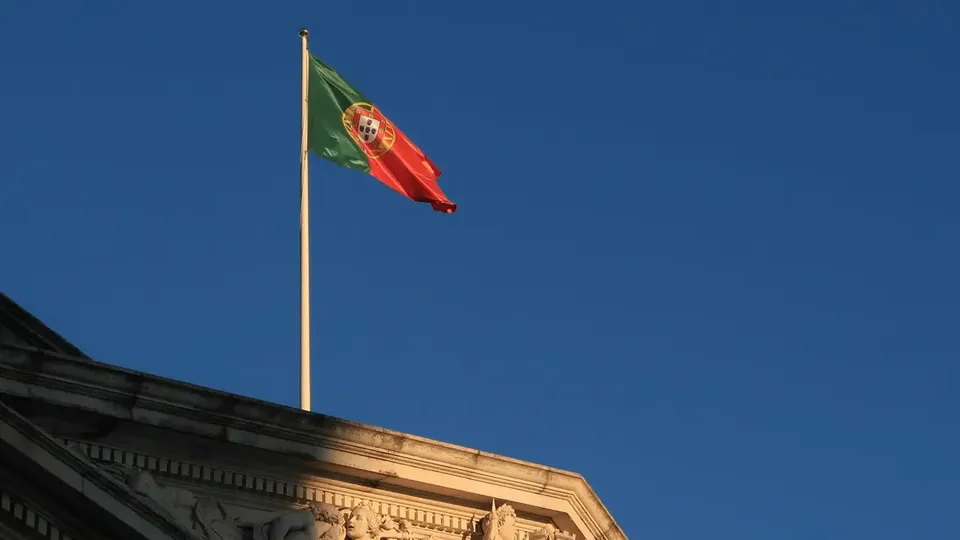 Ygor Daniel Zago e Fernanda Zago foram detidos em Lisboa após investigação sobre combustíveis adulterados.