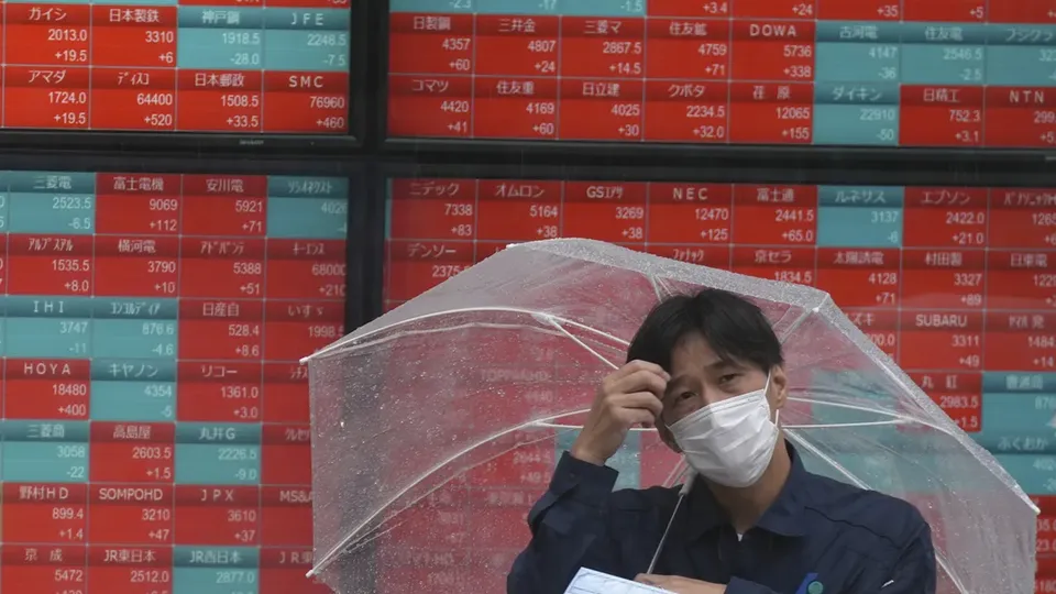 Expectativas sobre resultados da Nvidia e dados dos EUA contribuem para clima de cautela nos mercados asiáticos.