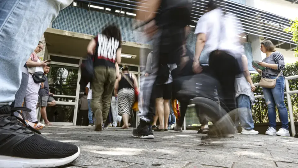 Instituto toma decisão após relatos de similaridades com itens divulgados nas redes sociais; PF investiga o caso.