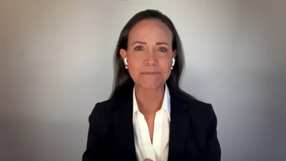 Líder da oposição afirma que país está ‘no limiar de uma nova era’ e pede responsabilização por crimes do regime