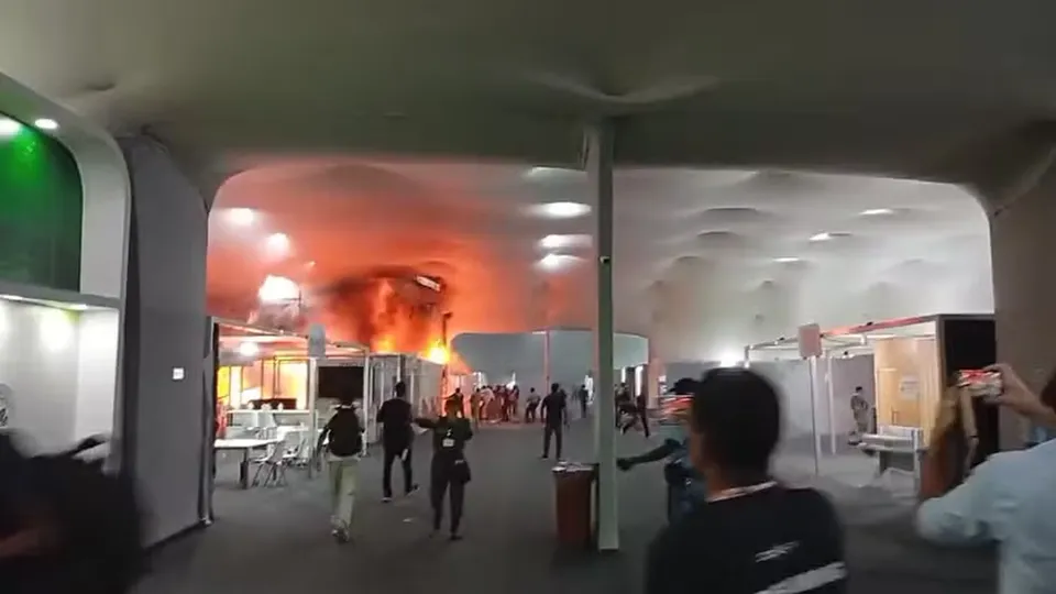 Fogo foi registrado na zona azul do evento; causa ainda não foi identificada