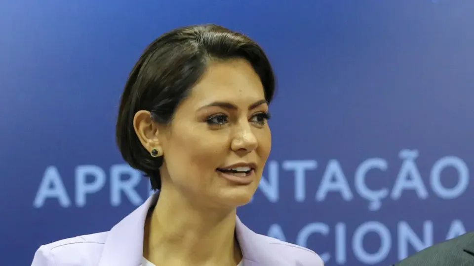 A ex-primeira-dama poderá ver o ex-presidente neste domingo (23) enquanto ele cumpre prisão preventiva.