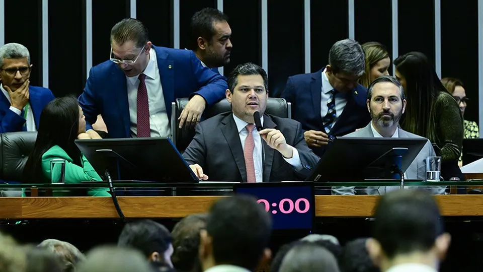 Congresso derruba vetos de Lula e retoma renegociação das dívidas estaduais