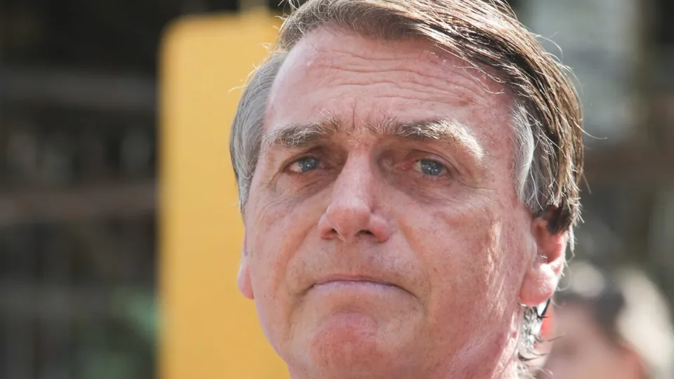 Ex-presidente foi diagnosticado com duas h&eacute;rnias inguinais e ter&aacute; que passar por procedimento cir&uacute;rgico.