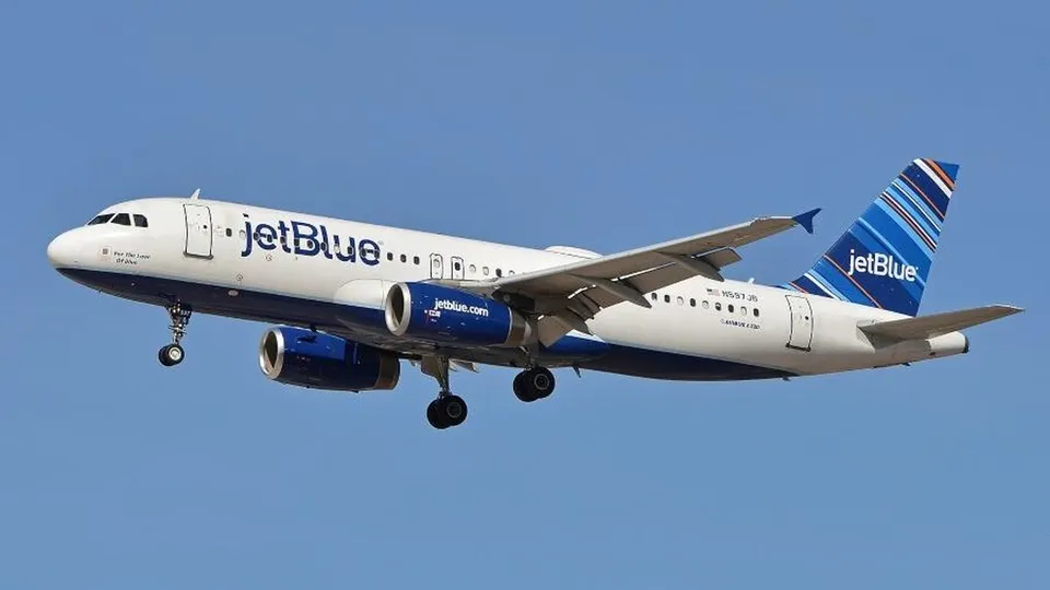 Incidente ocorreu quando avi&atilde;o comercial interrompeu subida para evitar aproxima&ccedil;&atilde;o perigosa com avi&atilde;o-tanque sem transponder.