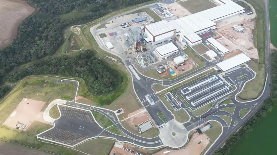 Ambev inaugura nova f&aacute;brica de garrafas de vidro no Paran&aacute; com investimento de R$ 1 bilh&atilde;o