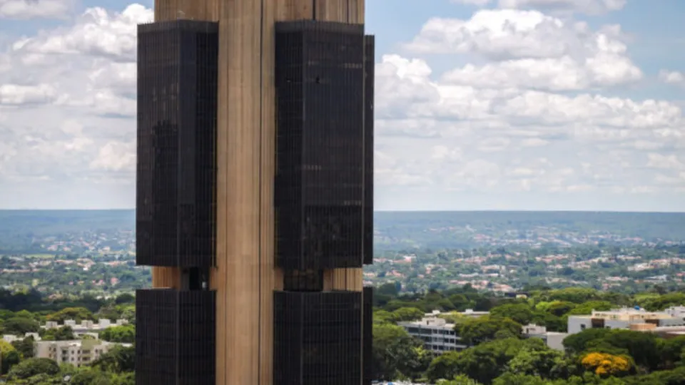 A atualiza&ccedil;&atilde;o das normas visa fortalecer a seguran&ccedil;a digital no setor financeiro brasileiro at&eacute; 2026.