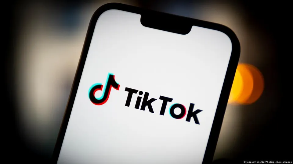 A plataforma chinesa TikTok assina acordo com investidores americanos para manter suas opera&ccedil;&otilde;es nos EUA, evitando restri&ccedil;&otilde;es.