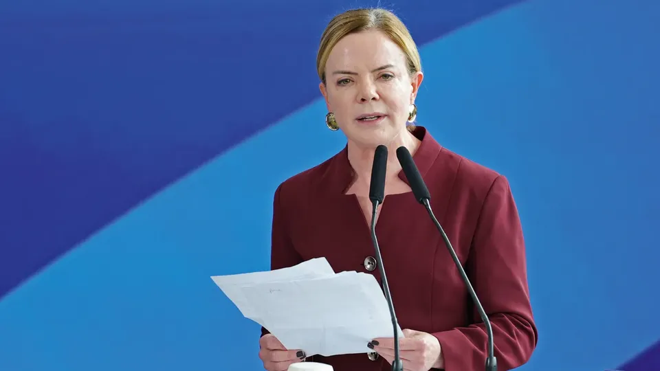 Ministra critica juros altos e defende que eles encarecem o cr&eacute;dito e limitam o crescimento do pa&iacute;s