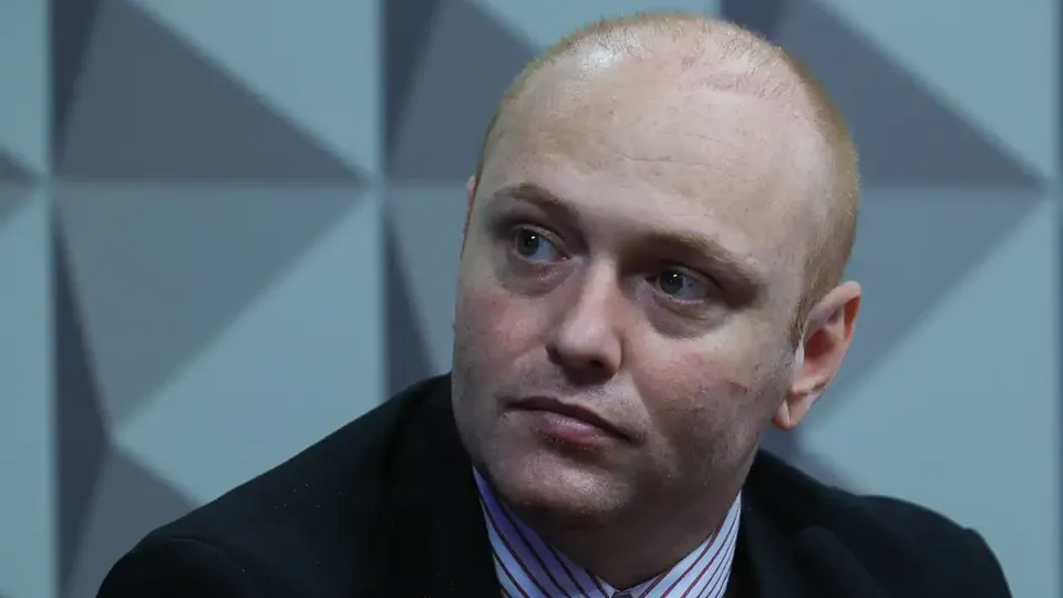 Walter Delgatti, condenado a oito anos e tr&ecirc;s meses, j&aacute; cumpriu 20% da pena e pode ter direito ao semiaberto; decis&atilde;o &eacute; do STF.