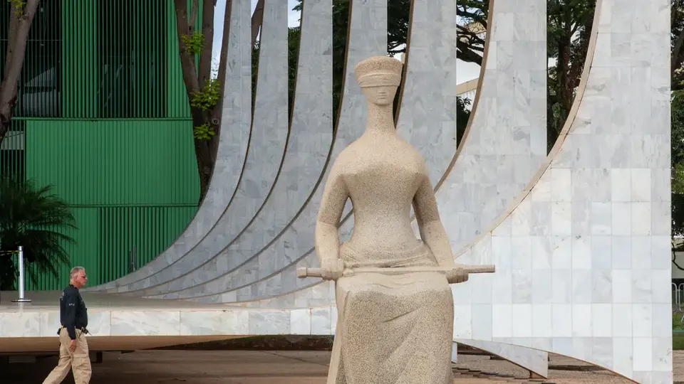 Advogados alegam agravamento do quadro cl&iacute;nico e citam caso de Fernando Collor em novo pedido ao STF.