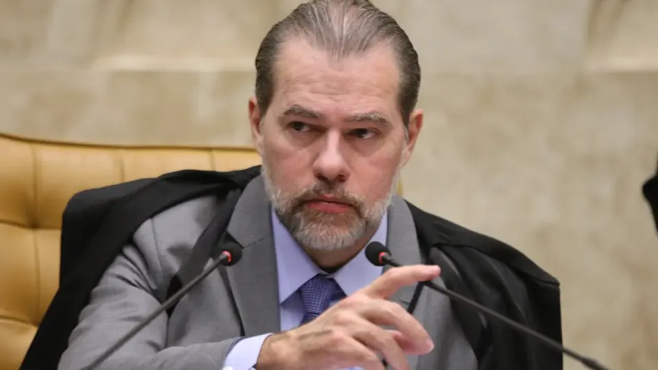 Ministro do STF ordena que itens da opera&ccedil;&atilde;o Compliance Zero sejam mantidos sob cust&oacute;dia at&eacute; nova decis&atilde;o.