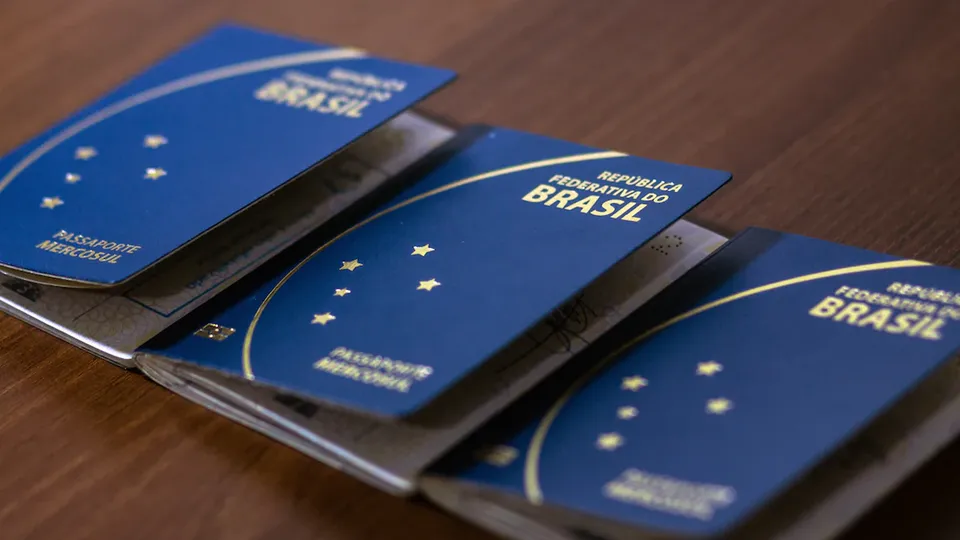 Suspens&atilde;o visa reavaliar crit&eacute;rios de concess&atilde;o de vistos e n&atilde;o tem prazo definido para t&eacute;rmino.