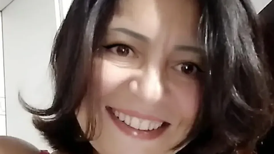 Janaina Reis Miron foi detida por desacato, embriaguez e les&atilde;o corporal; ela tinha dois mandados de pris&atilde;o em aberto.