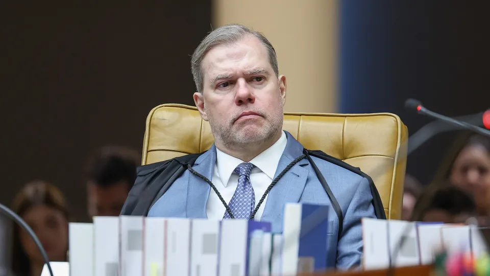 A atua&ccedil;&atilde;o do relator no STF gera pedidos de impeachment e investiga&ccedil;&otilde;es sobre v&iacute;nculos com investigados