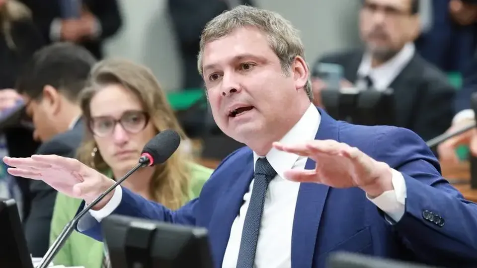 Conselho de &Eacute;tica arquiva den&uacute;ncia do partido Novo contra Lindbergh Farias