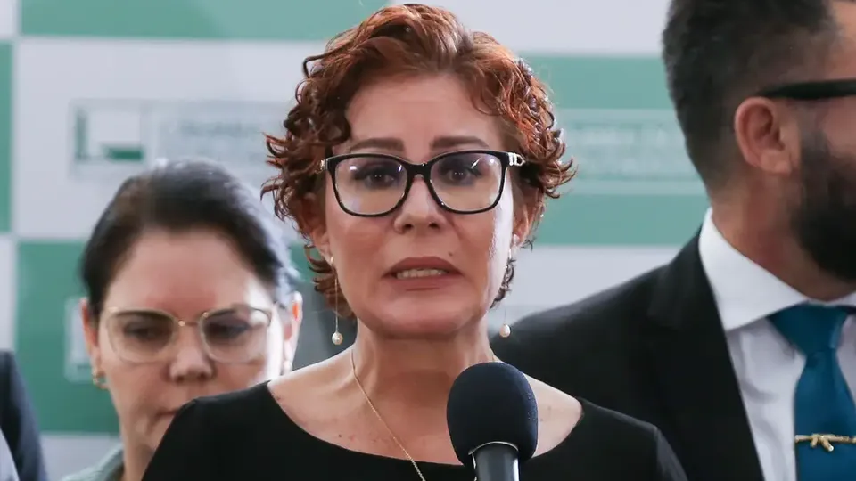 Audi&ecirc;ncia sobre extradi&ccedil;&atilde;o de Carla Zambelli &eacute; suspensa e ser&aacute; retomada amanh&atilde;