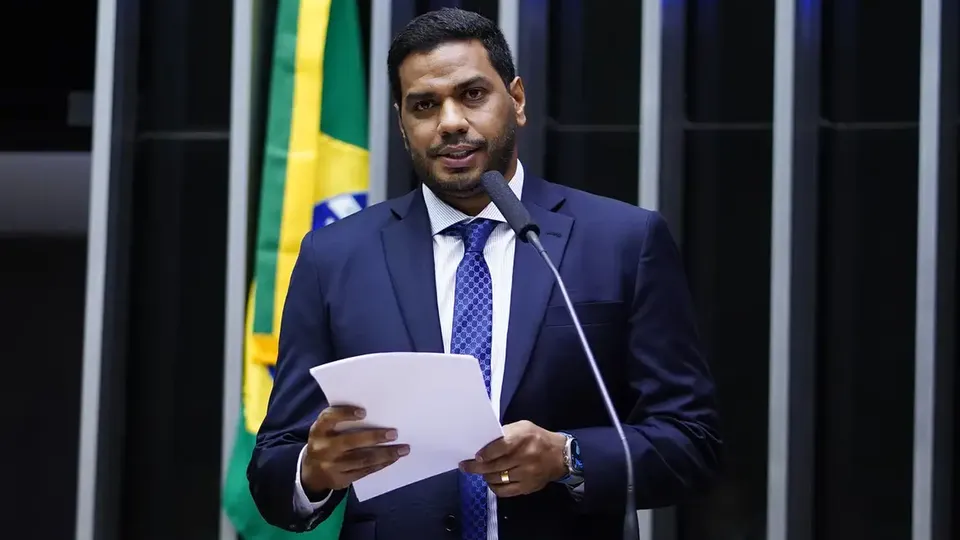 Ministro do TCU imp&otilde;e sigilo e restringe acesso do Banco Central ao processo do Master