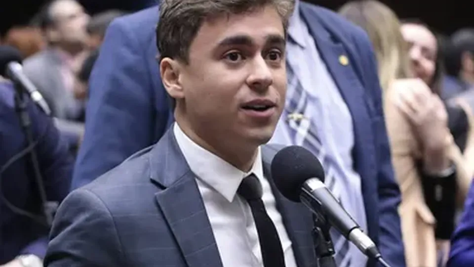 Deputado federal afirma que evento foi propaganda eleitoral antecipada e critica TSE por omiss&atilde;o.