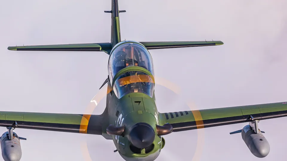 Embraer entrega os dois primeiros A-29 Super Tucanos &agrave; For&ccedil;a A&eacute;rea Uruguaia