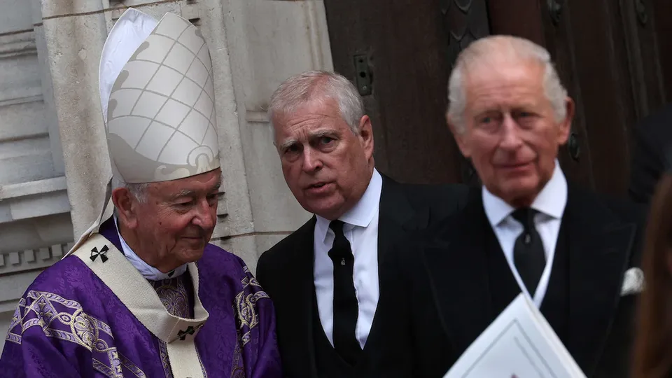 Ex-pr&iacute;ncipe Andrew &eacute; preso sob suspeita de m&aacute; conduta em cargo p&uacute;blico na Inglaterra