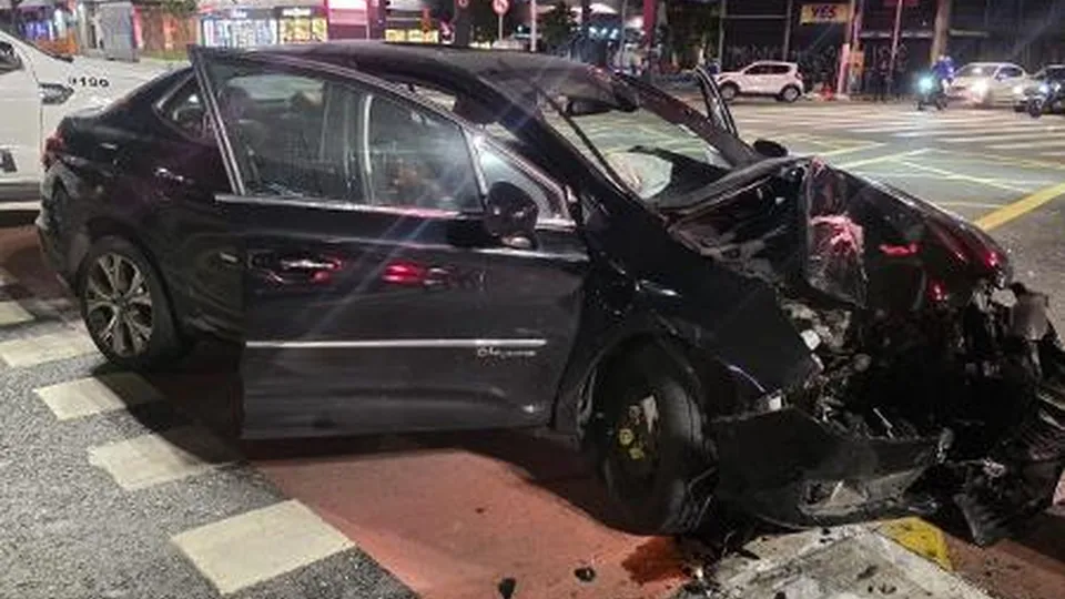 Motorista &eacute; preso ap&oacute;s fugir de blitz e colidir na avenida Paulista em SP