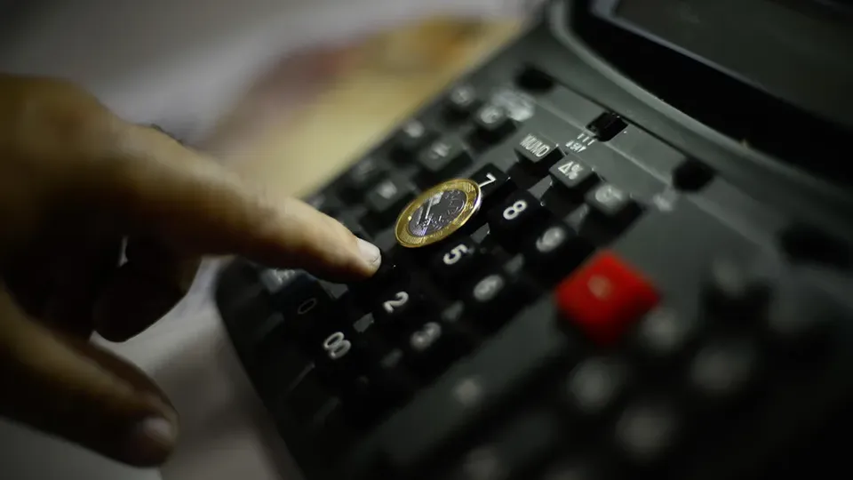 Mercado financeiro reduz proje&ccedil;&atilde;o do IPCA para 3,91% e eleva expectativa do PIB