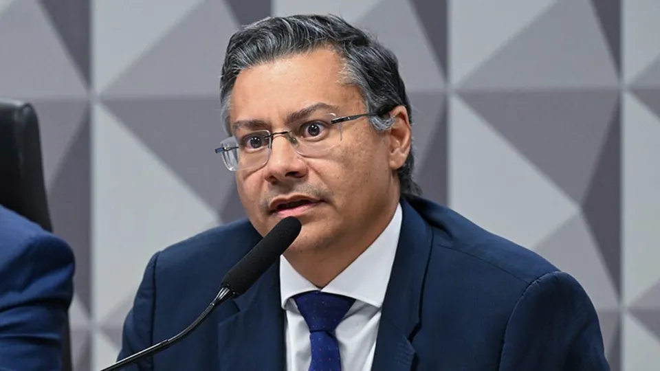 Pedidos de pris&atilde;o preventiva foram protocolados na CPMI do INSS e na PGR, envolvendo parentes do presidente Lula.