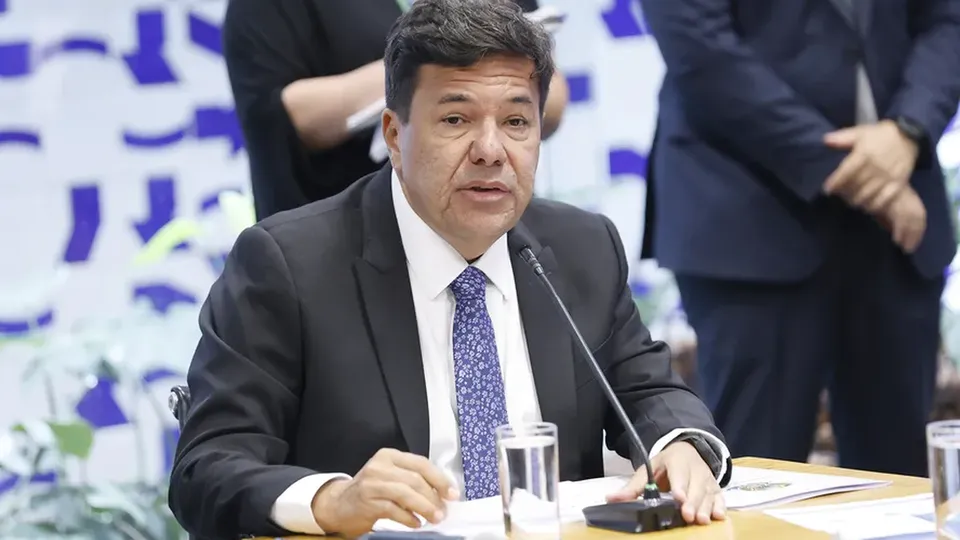 Ap&oacute;s negocia&ccedil;&otilde;es, a proposta de redu&ccedil;&atilde;o da maioridade penal de 18 para 16 anos foi exclu&iacute;da da PEC da Seguran&ccedil;a P&uacute;blica.