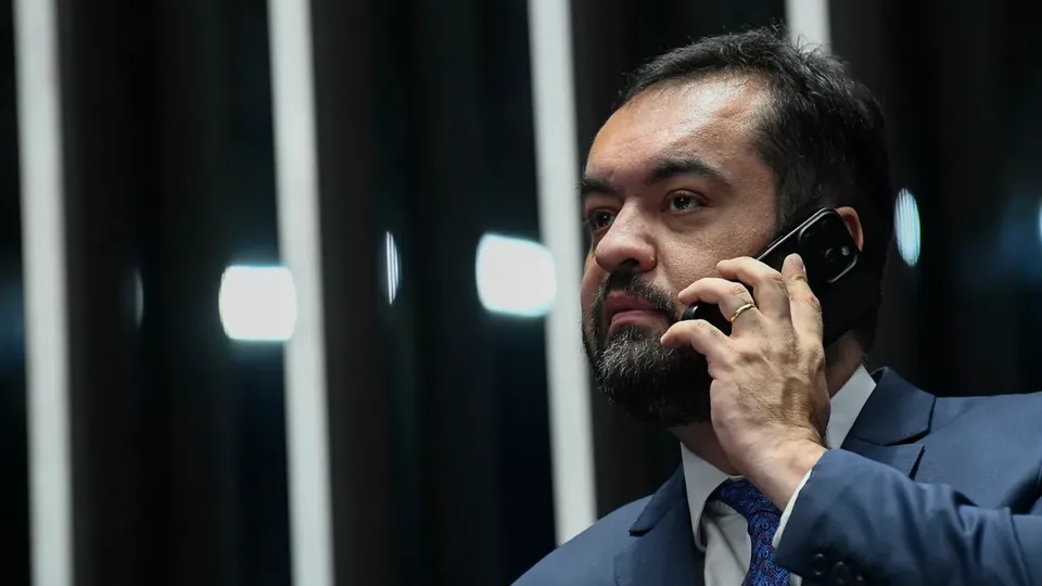 Ministro Nunes Marques solicita mais tempo para an&aacute;lise do caso que pode cassar mandato do governador do Rio de Janeiro.