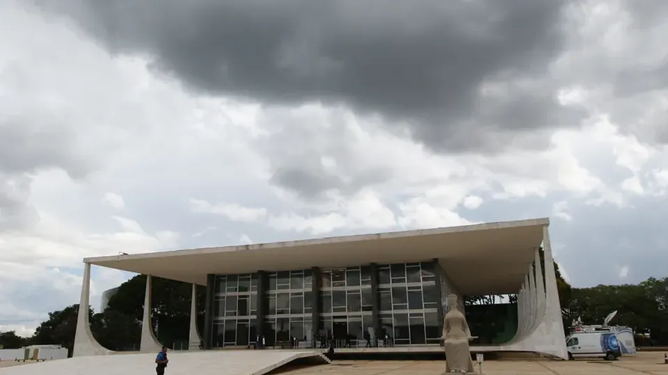 Levantamento mostra que 48% dos entrevistados conhecem o esc&acirc;ndalo do Banco Master; margem de erro &eacute; de 2,5 pontos.